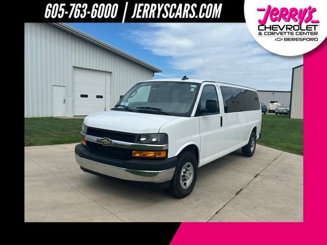 2024 Chevrolet Express Passenger 3500 1LT