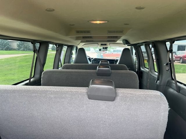 2024 Chevrolet Express Passenger 3500 1LT