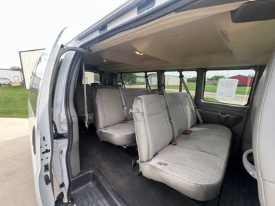2024 Chevrolet Express Passenger 3500 1LT