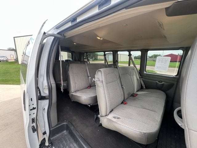 2024 Chevrolet Express Passenger 3500 1LT