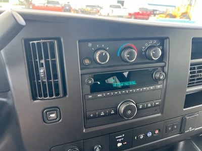 2024 Chevrolet Express Passenger 3500 1LT