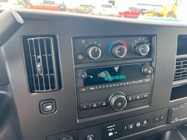 2024 Chevrolet Express Passenger 3500 1LT
