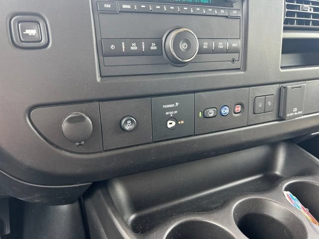 2024 Chevrolet Express Passenger 3500 1LT