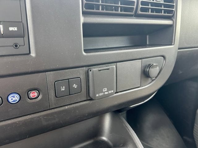 2024 Chevrolet Express Passenger 3500 1LT