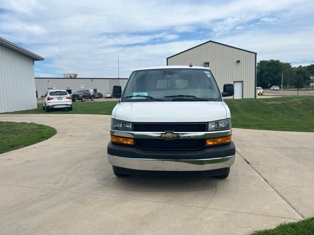 2024 Chevrolet Express Passenger 3500 1LT