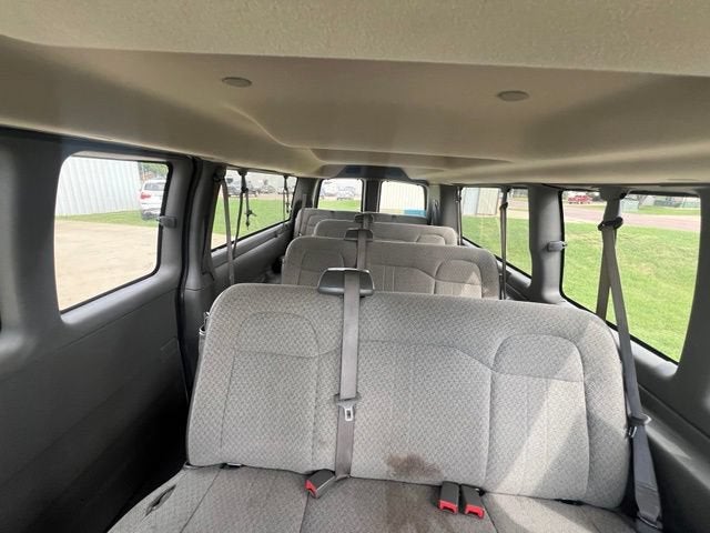 2024 Chevrolet Express Passenger 3500 1LT