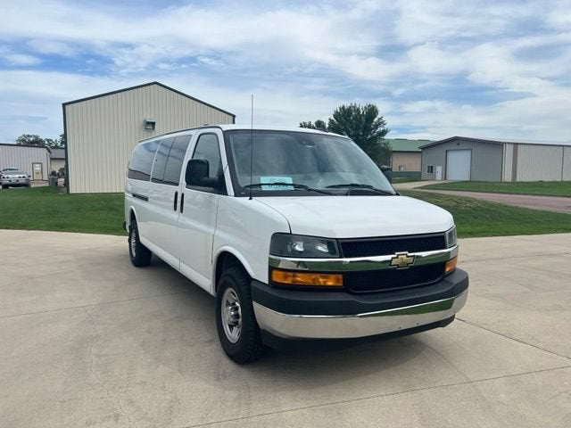 2024 Chevrolet Express Passenger 3500 1LT