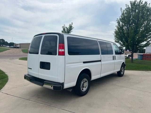 2024 Chevrolet Express Passenger 3500 1LT