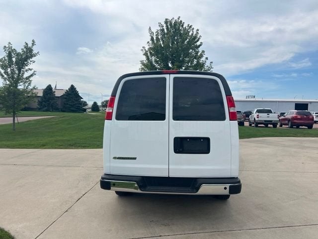 2024 Chevrolet Express Passenger 3500 1LT