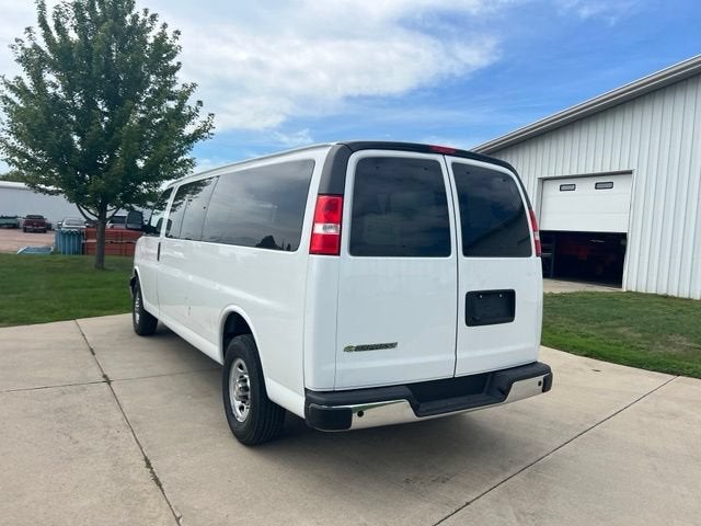 2024 Chevrolet Express Passenger 3500 1LT