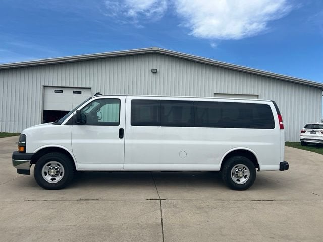 2024 Chevrolet Express Passenger 3500 1LT