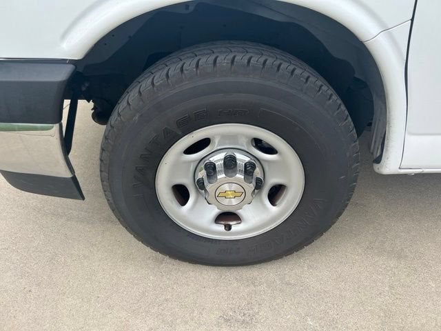 2024 Chevrolet Express Passenger 3500 1LT