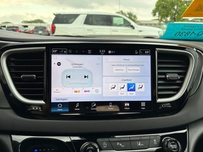 2025 Chrysler Pacifica Select