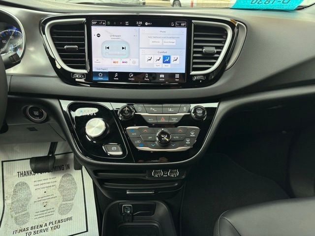 2025 Chrysler Pacifica Select