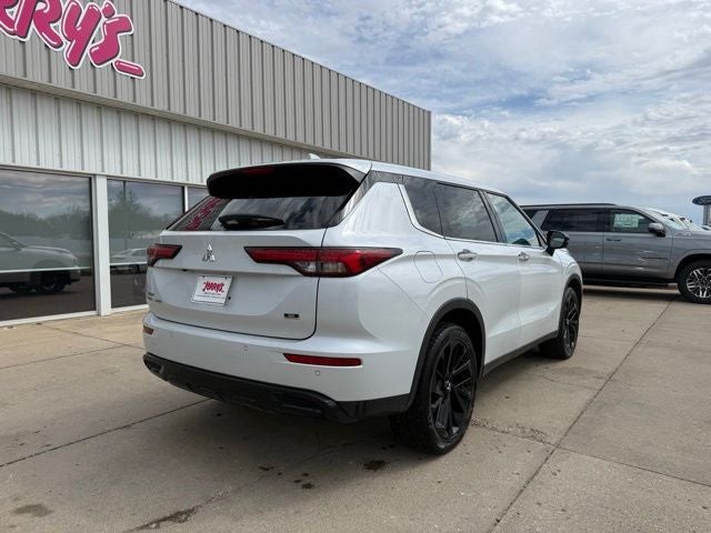 2023 Mitsubishi Outlander SE Black Edition