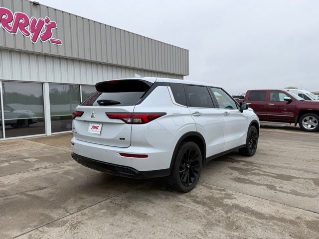 2023 Mitsubishi Outlander SE Black Edition