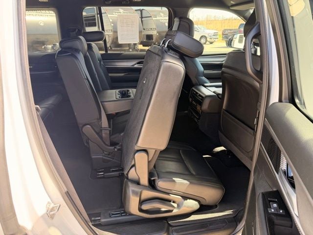 2025 Jeep Wagoneer Base