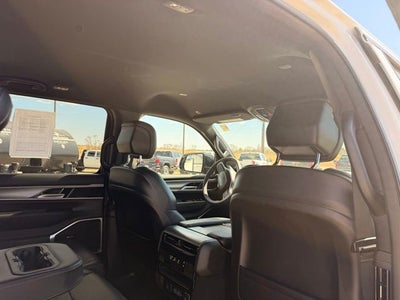 2025 Jeep Wagoneer Base