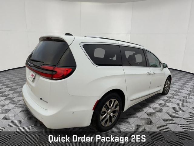 2024 Chrysler Pacifica Hybrid Pinnacle