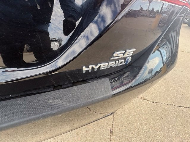 2022 Toyota Camry Hybrid SE