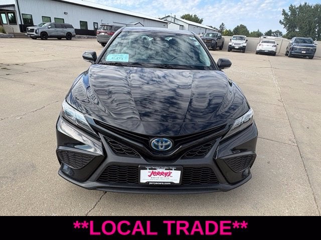 2022 Toyota Camry Hybrid SE