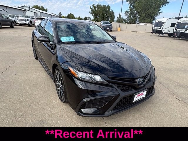2022 Toyota Camry Hybrid SE