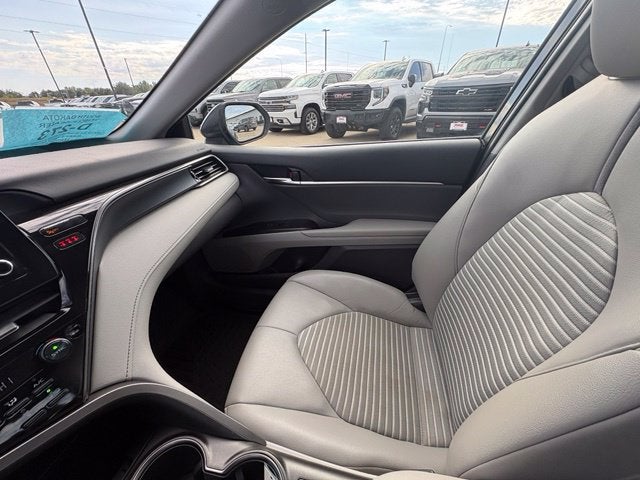 2022 Toyota Camry Hybrid SE