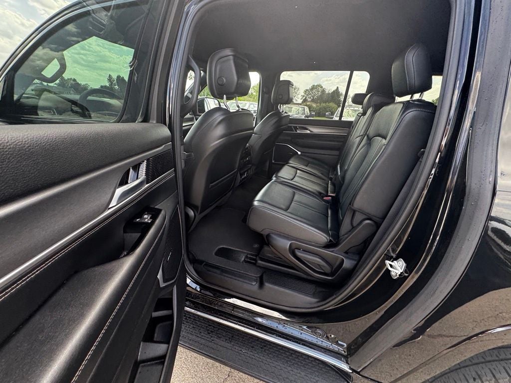 2025 Jeep Wagoneer L Base