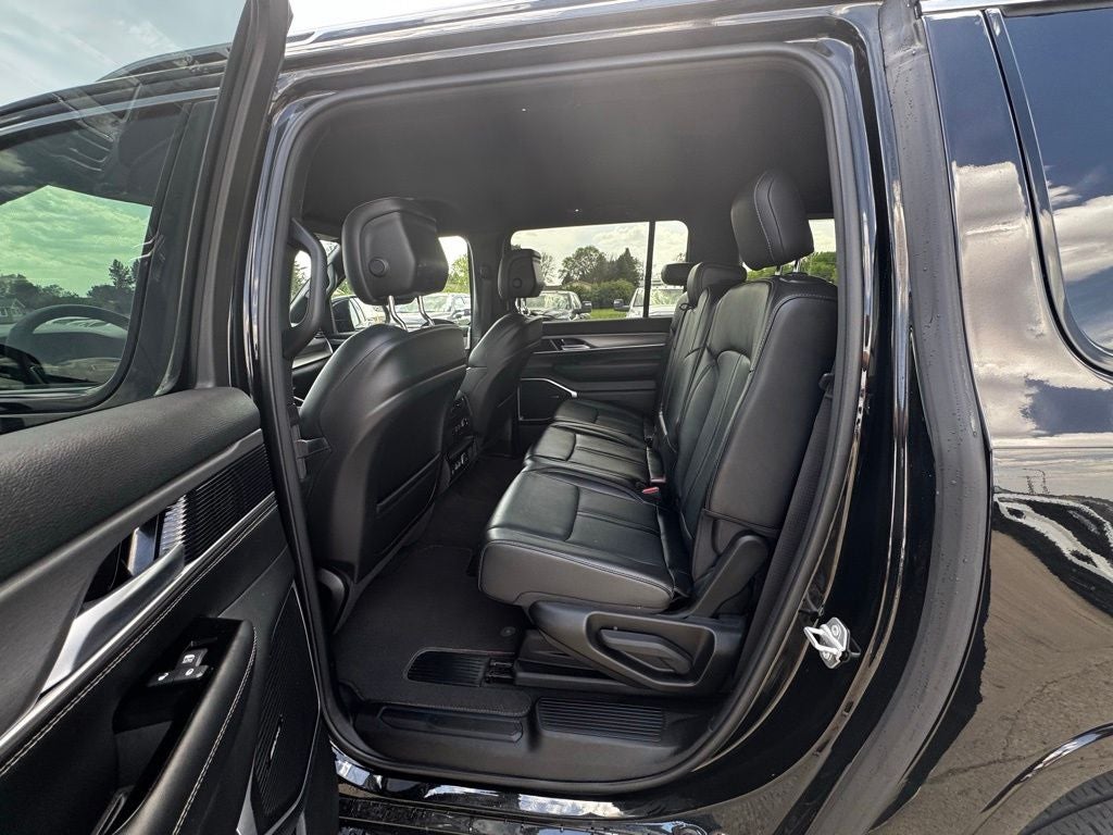 2025 Jeep Wagoneer L Base
