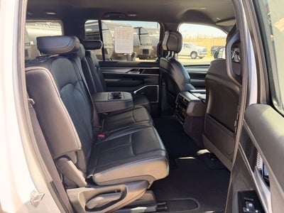 2025 Jeep Wagoneer Base