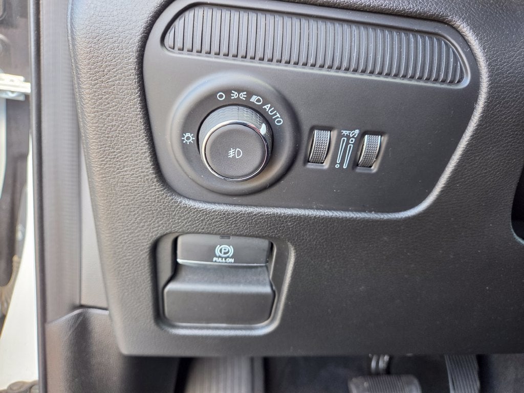 2025 Jeep Wagoneer Base