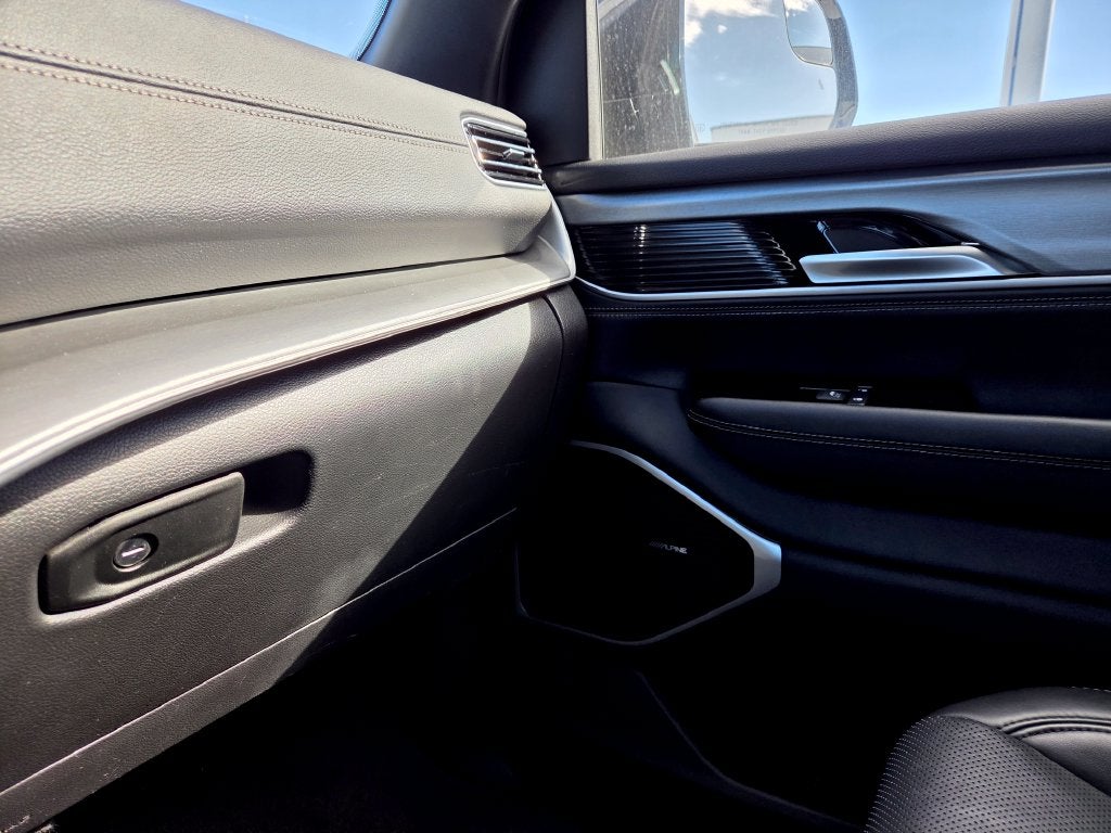 2025 Jeep Wagoneer Base