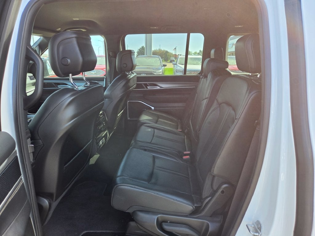 2025 Jeep Wagoneer Base