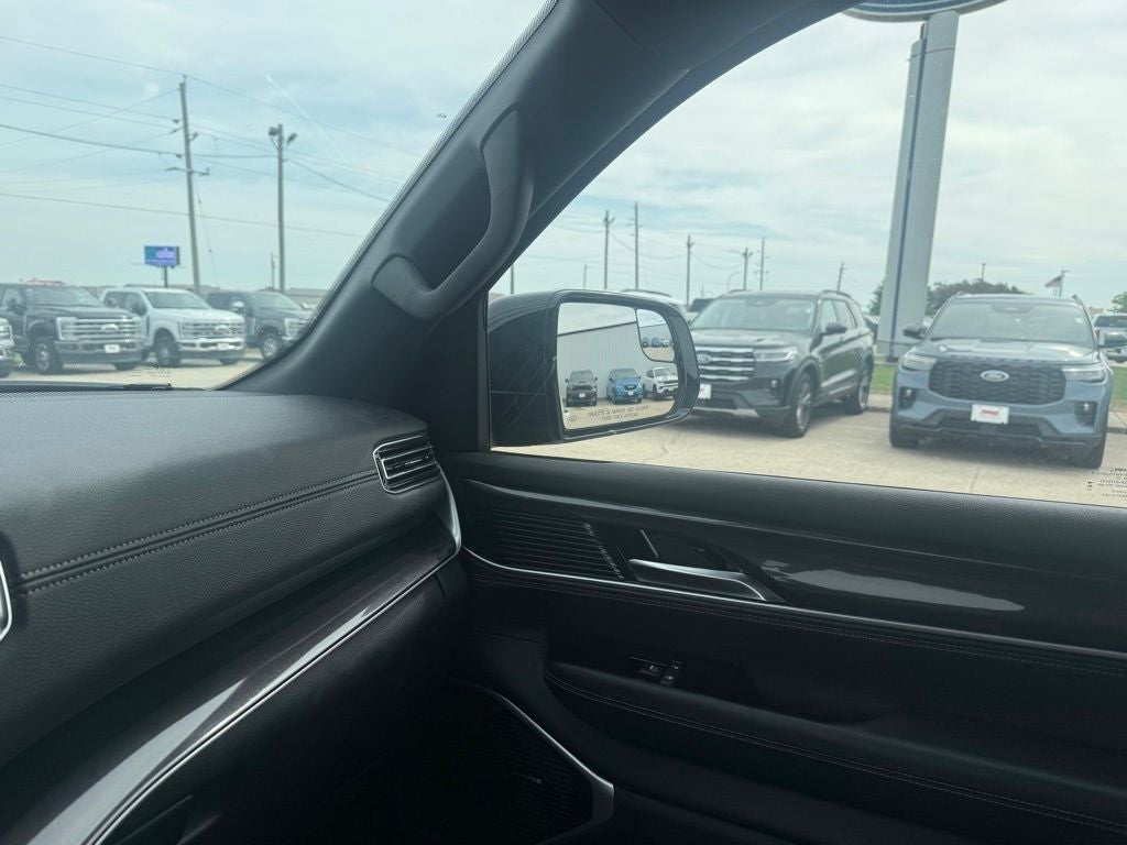 2024 Jeep Wagoneer Base